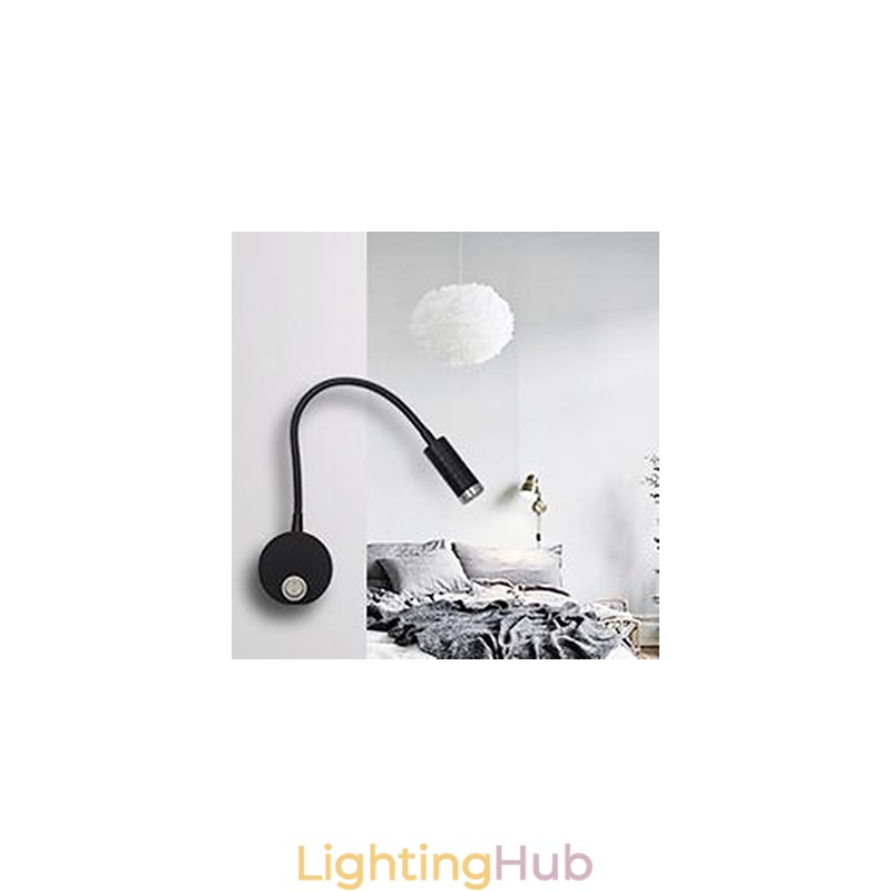 The Wall Lamp Of The Wall Lamp Of The Head Of The Hose Bed Is Illuminated By The Light Reading Lamp